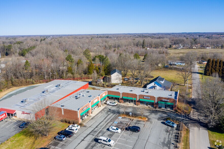 More Photos Of 1900 W Roosevelt Blvd, Monroe Restaurant For Lease