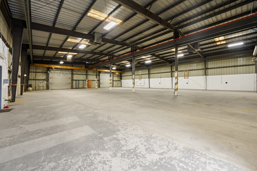 More Photos Of 6303 Seven Seas Ave, Bakersfield Warehouse For Lease
