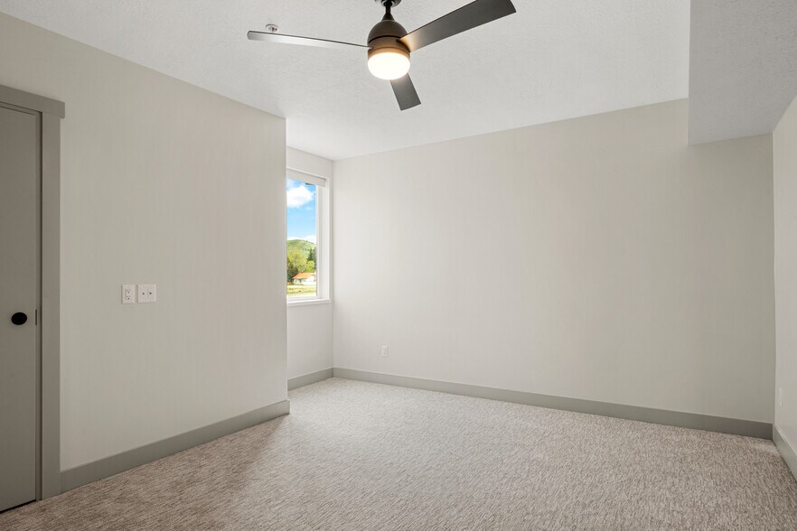 More Photos Of 45 E 150 S, Garden City Apartments For Sale