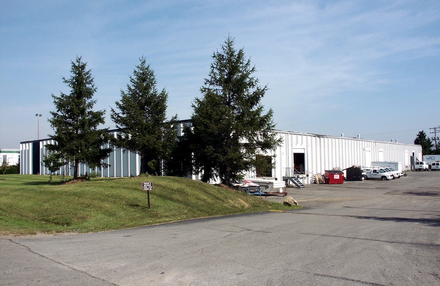 More Photos Of 4121-4135 Westward Ave, Columbus Light Distribution For Lease