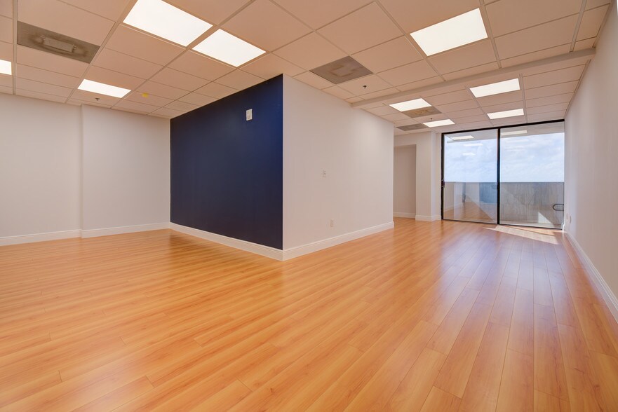 More Photos Of 550 Biltmore Way, Coral Gables Office For Lease