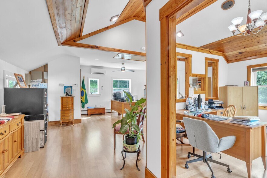 More Photos Of 277 W Baltimore Pike, Media Office For Sale