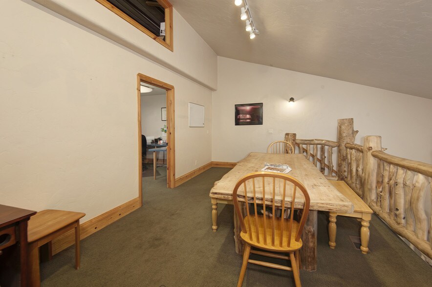 More Photos Of 365 Warren Ave, Silverthorne Showroom For Lease