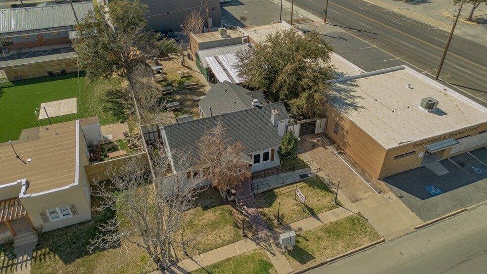 More Photos Of 615 N Sam Houston Ave, Odessa Restaurant For Sale