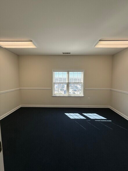 More Photos Of 23077 Three Notch Rd, California Office For Sale