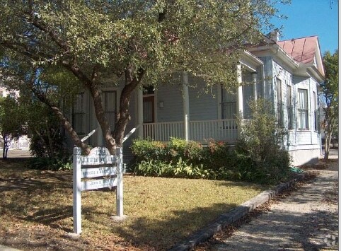 More Photos Of 122 Lewis St, San Antonio Office For Sale