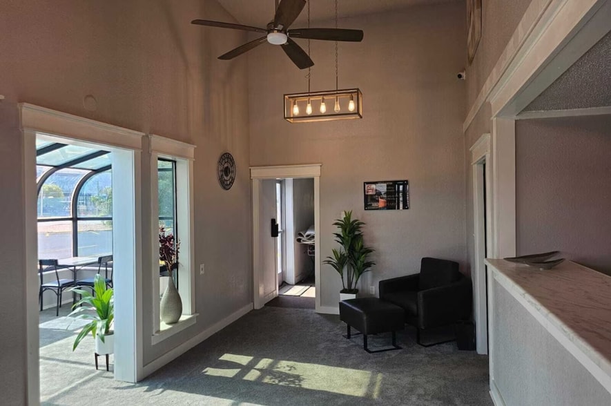 More Photos Of 722 N Marland Blvd, Hobbs Hotel For Sale