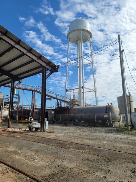 More Photos Of 2582 Salisbury Hwy, Statesville Manufacturing For Sale