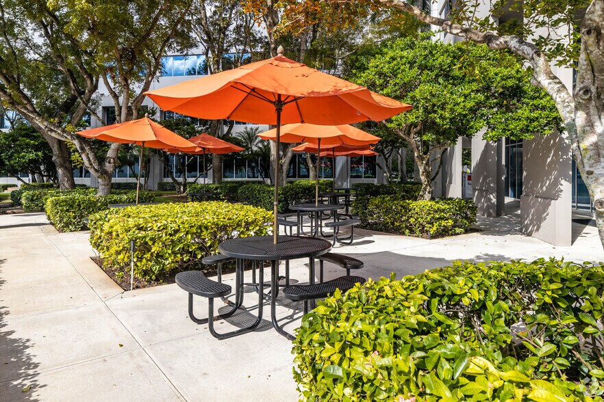 More Photos Of 3230 W Commercial Blvd, Fort Lauderdale Unknown For Lease