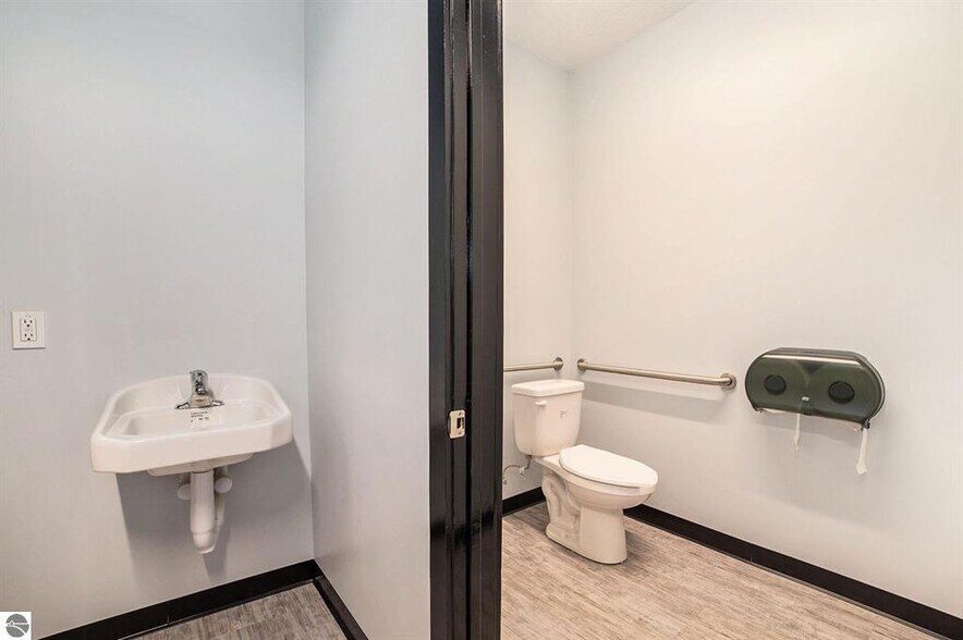 More Photos Of 110 W Park Dr, Kalkaska Service For Sale