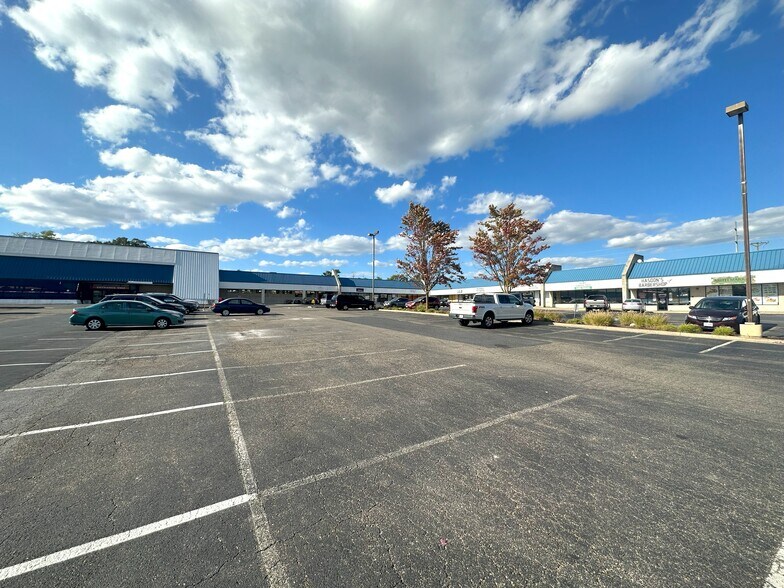 More Photos Of 2177-2241 S Main St, Harrisonburg Unknown For Lease