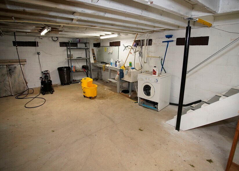 More Photos Of 9947 Brooklyn Rd, Brooklyn Freestanding For Sale