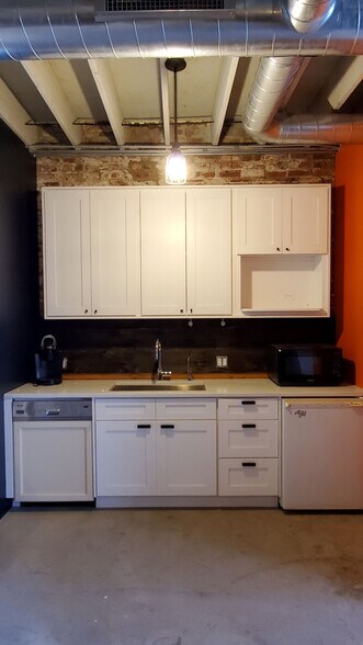 More Photos Of 2814 N California Ave, Chicago Warehouse For Lease