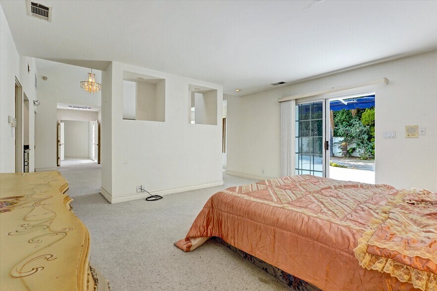 More Photos Of 4623 Hayvenhurst Ave, Encino Apartments For Sale