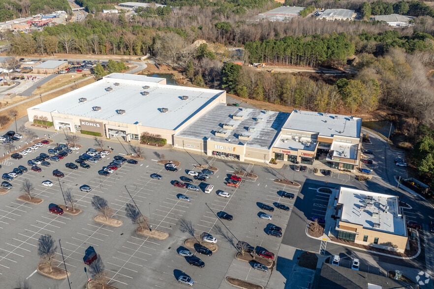 More Photos Of 620 Lakestone Commons Ave, Fuquay-Varina Storefront For Lease