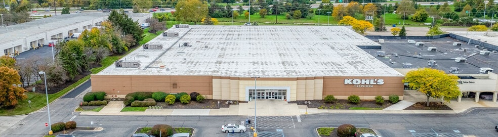 More Photos Of 133 Huber Village Blvd, Westerville Department Store For Sale