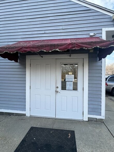 More Photos Of 426 Salem Tpke, Bozrah Storefront Retail Office For Lease