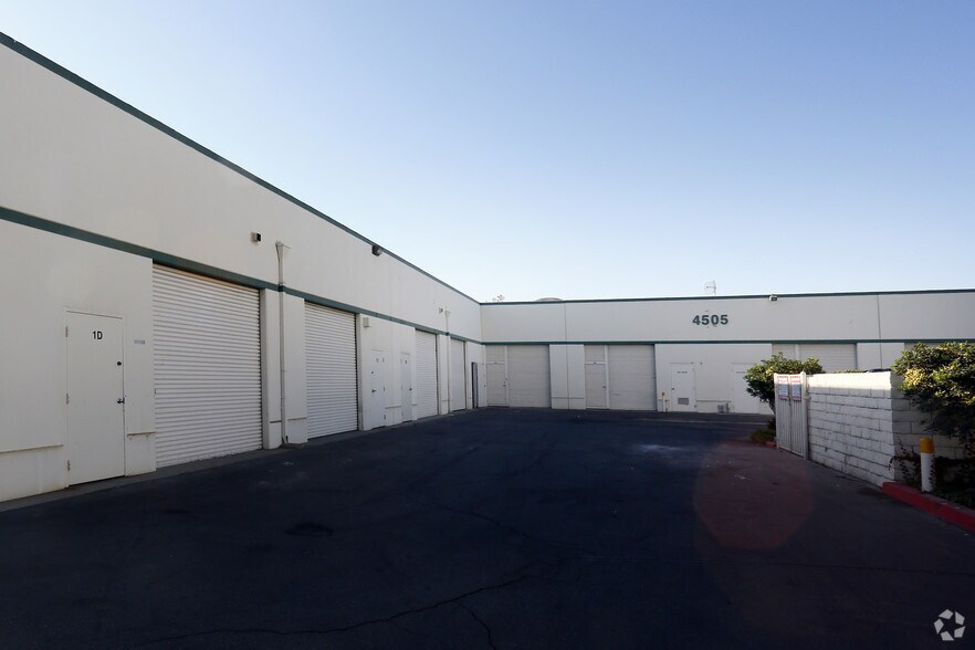 More Photos Of 4505 Industrial St, Simi Valley Warehouse For Lease