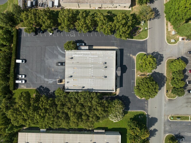 More Photos Of 147 Cedar Pointe Dr, Mooresville Research And Development For Lease