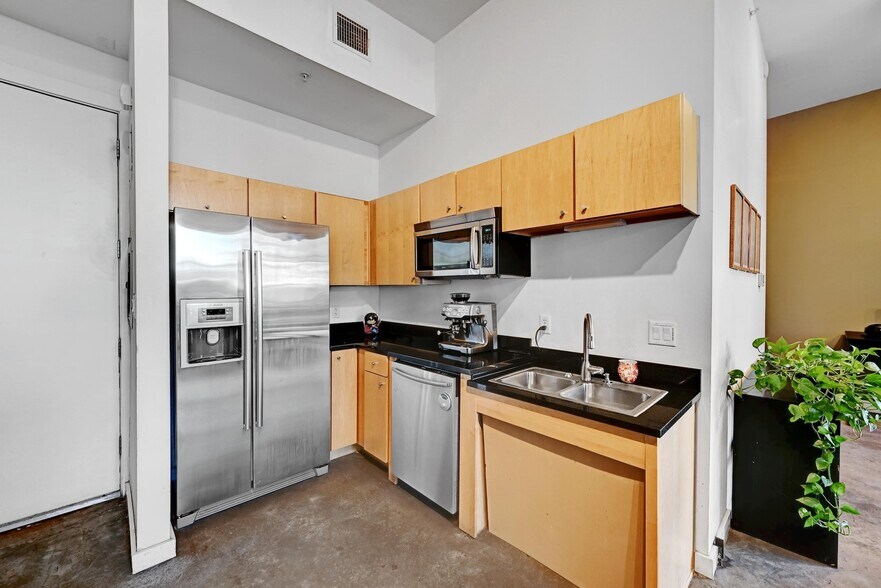 More Photos Of 2525 S Lamar Blvd, Austin Office For Sale