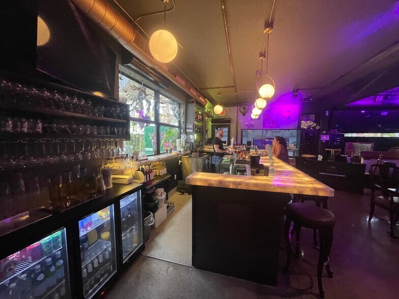 More Photos Of 201-205 NE 31st St, Oakland Park Restaurant For Sale