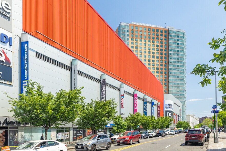 More Photos Of 6135 Junction Blvd, Rego Park Storefront For Lease