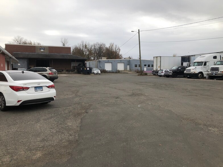 More Photos Of 263-275 Park Ave, East Hartford Warehouse For Lease