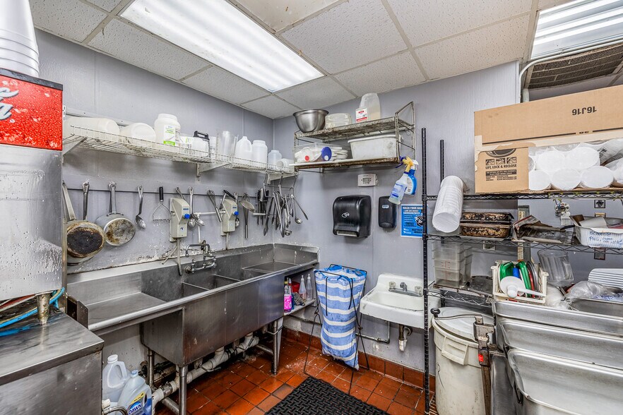 More Photos Of 497 E Blackstock Rd, Spartanburg Restaurant For Sale