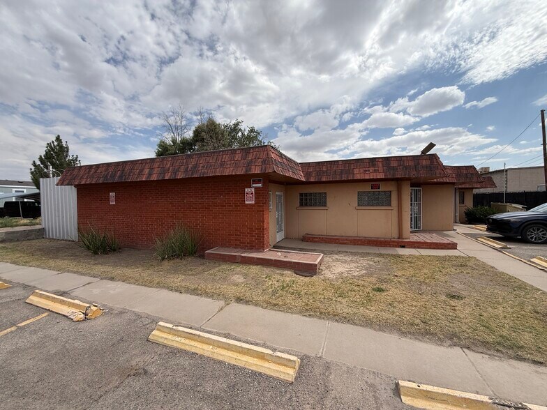 More Photos Of 7184 Alameda Ave, El Paso Veterinarian Kennel For Sale