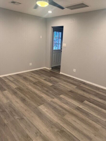 More Photos Of 511 Tower Cir, Oklahoma City Distribution For Lease