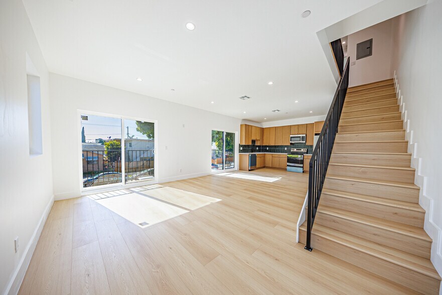 More Photos Of 2938 S Sycamore Ave, Los Angeles Apartments For Sale