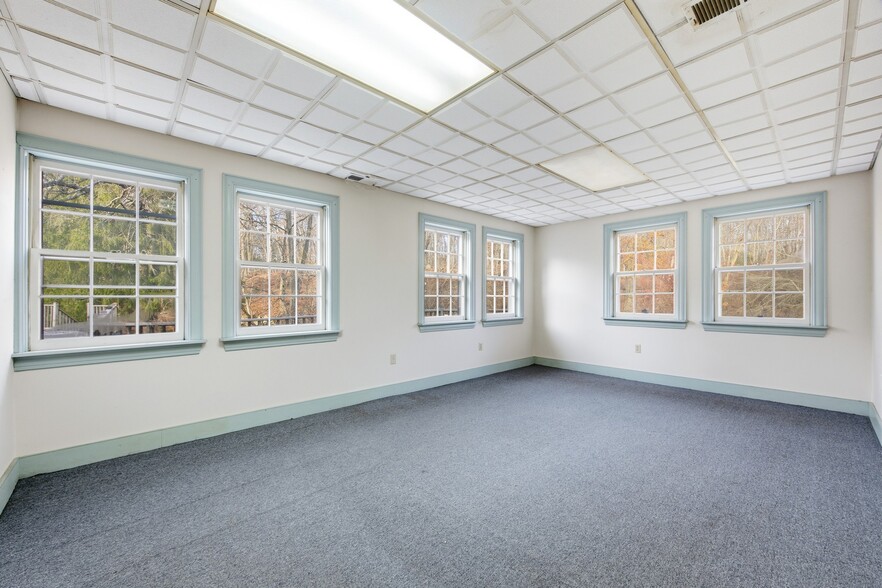 More Photos Of 33 Deep River Rd, Centerbrook Flex For Sale