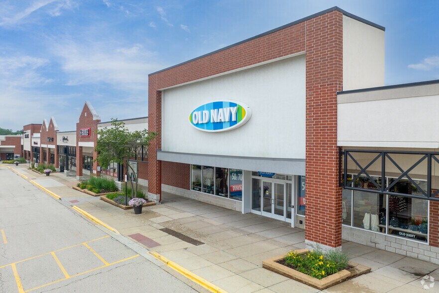 More Photos Of 701 N Milwaukee Ave, Vernon Hills Unknown For Lease