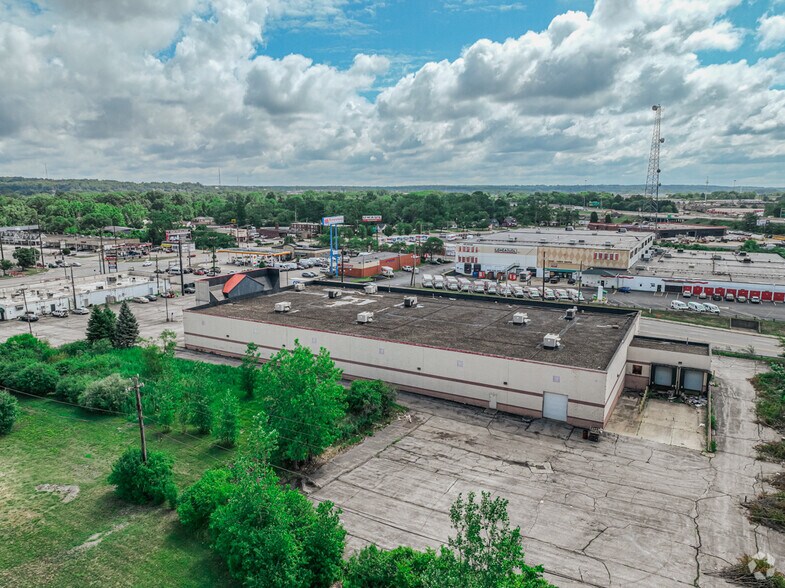 More Photos Of 4910 Northfield Rd, North Randall Freestanding For Lease