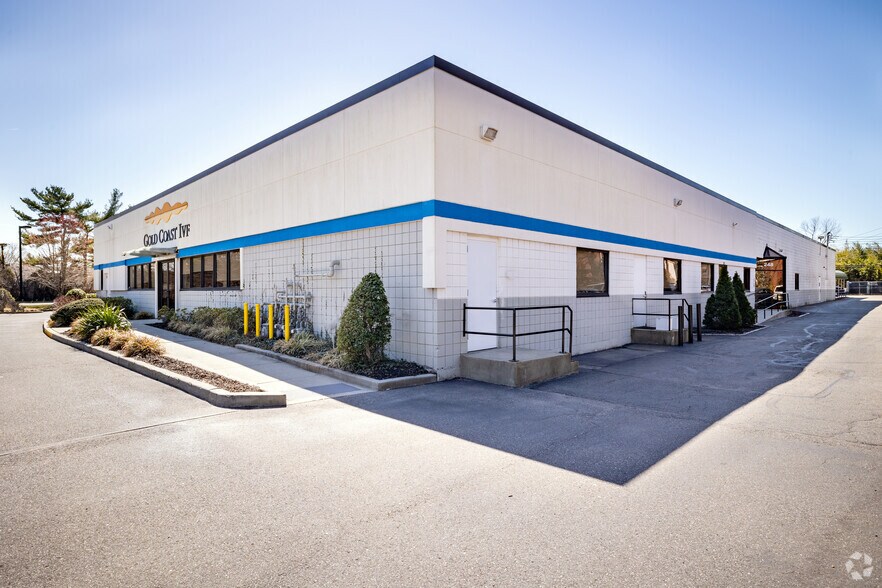 More Photos Of 240-246 Crossways Park Dr W, Woodbury Office For Lease