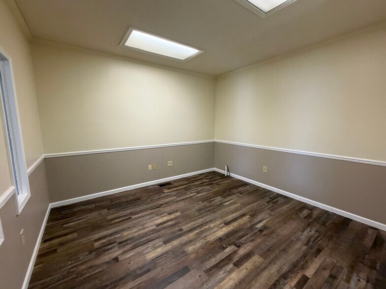 More Photos Of 511 Battle St E, Talladega Storefront For Lease