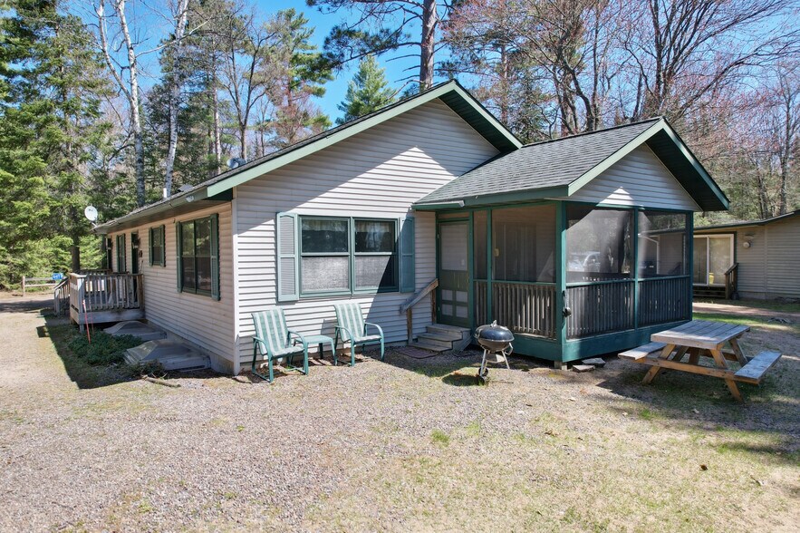 More Photos Of 8475 Hillcrest Ln, Saint Germain Hotel For Sale