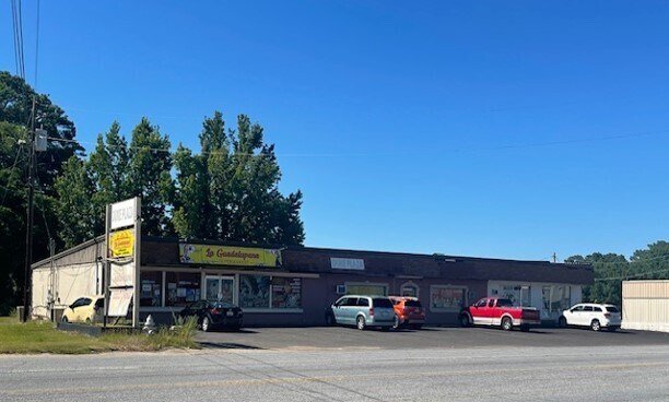More Photos Of 1908-1912 Pepperell Pky, Auburn Storefront For Sale