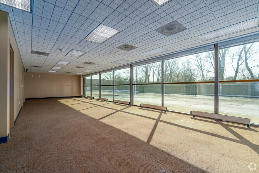 More Photos Of 30730 Groesbeck Hwy, Roseville Bank For Sale