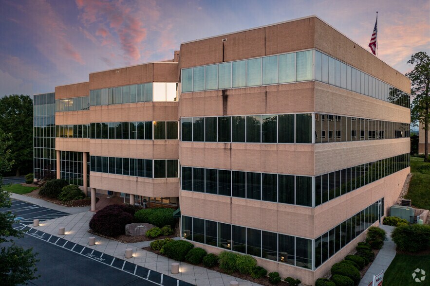 More Photos Of 412 N Cedar Bluff Rd, Knoxville Office For Lease