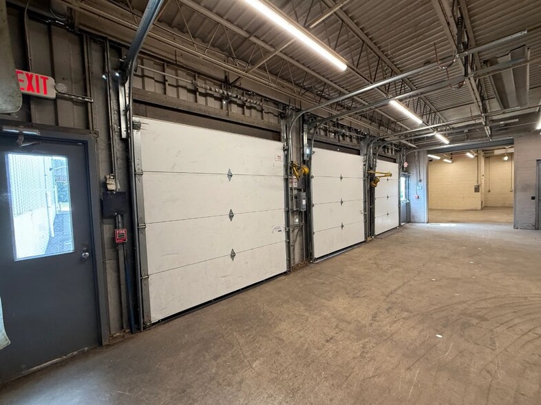 More Photos Of 8 Minneakoning Rd, Flemington Warehouse For Sale