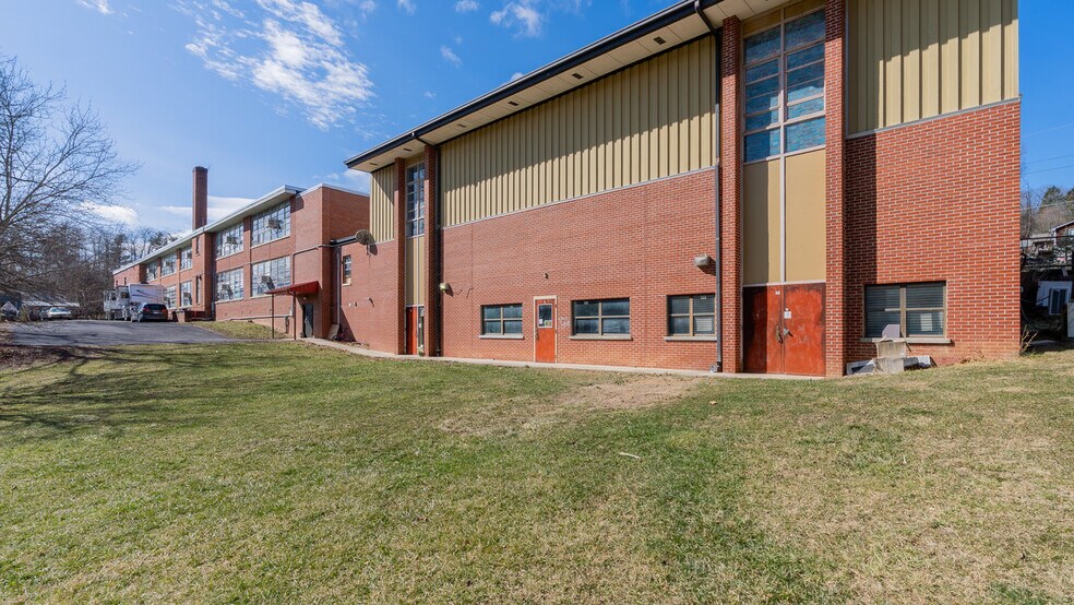 More Photos Of 81 Evick Dr, Franklin Flex For Sale