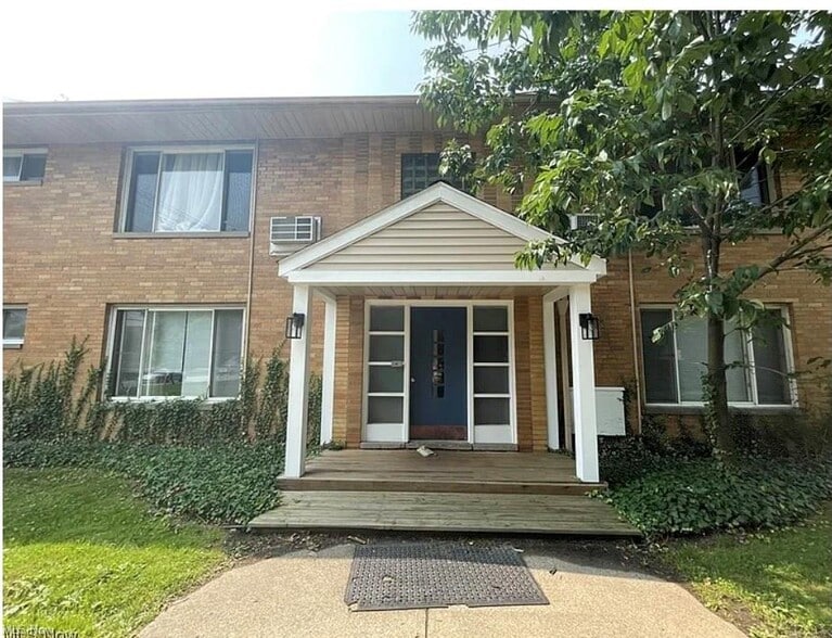 Primary Photo Of 1560 Wagar Rd, Rocky River Apartments For Sale