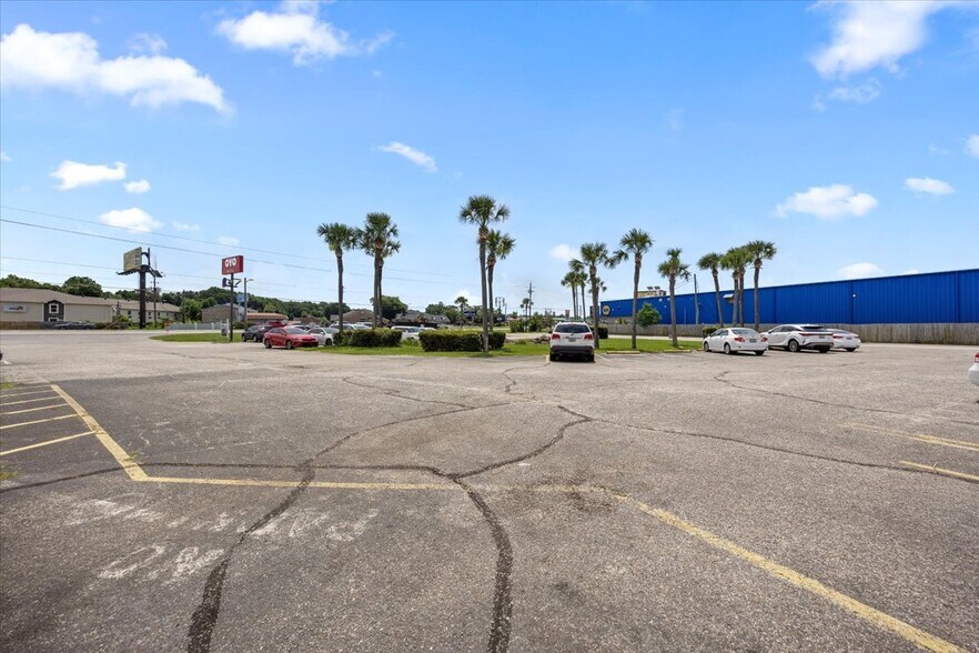 More Photos Of 6911 Pensacola Blvd, Pensacola Land For Lease