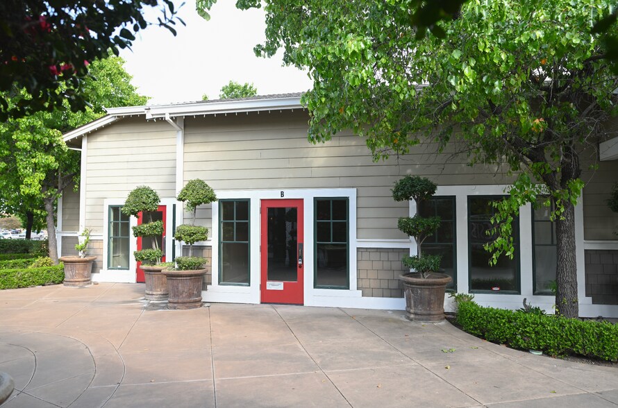 More Photos Of 50 Eagle Rock Way, Brentwood Storefront Retail Office For Lease