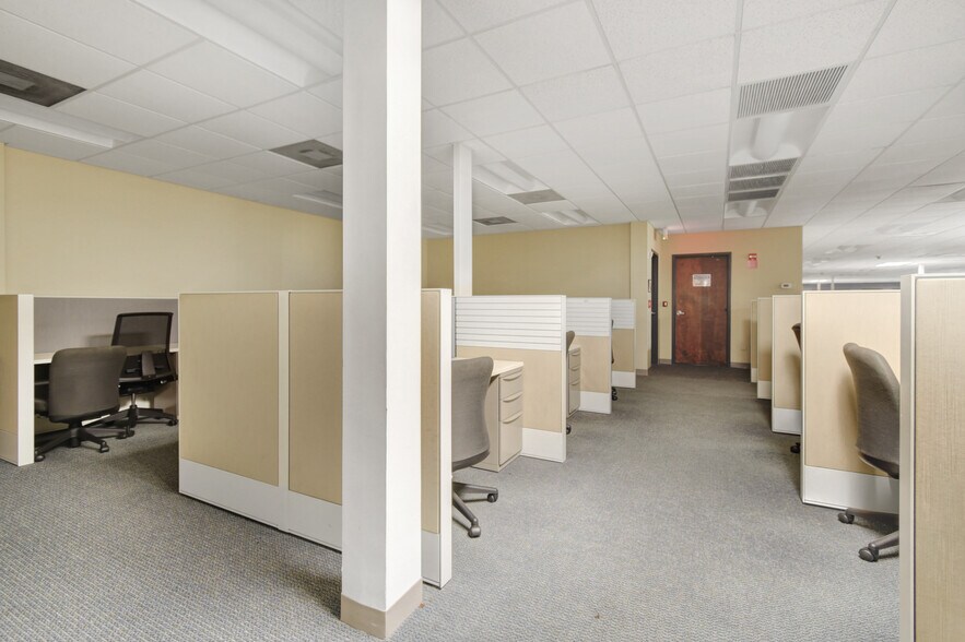 More Photos Of 9512 Sunbeam Center Dr, Jacksonville Office For Lease