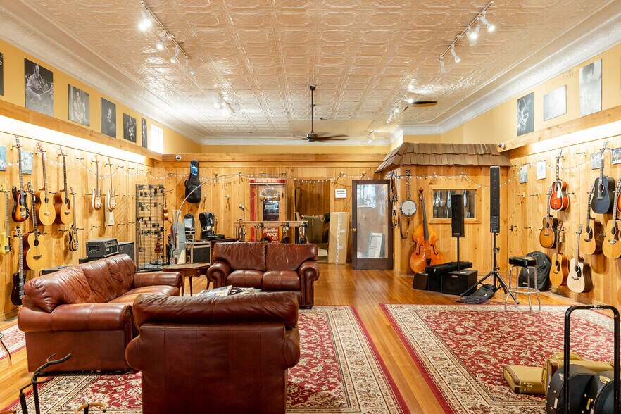 More Photos Of 1610 Bardstown Rd, Louisville Storefront For Sale