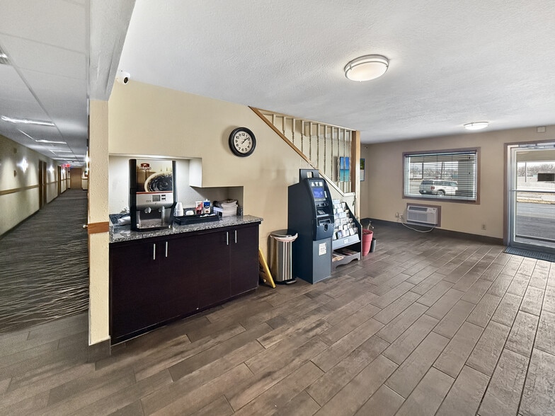 More Photos Of 5020 NE 14th St, Des Moines Hotel For Sale