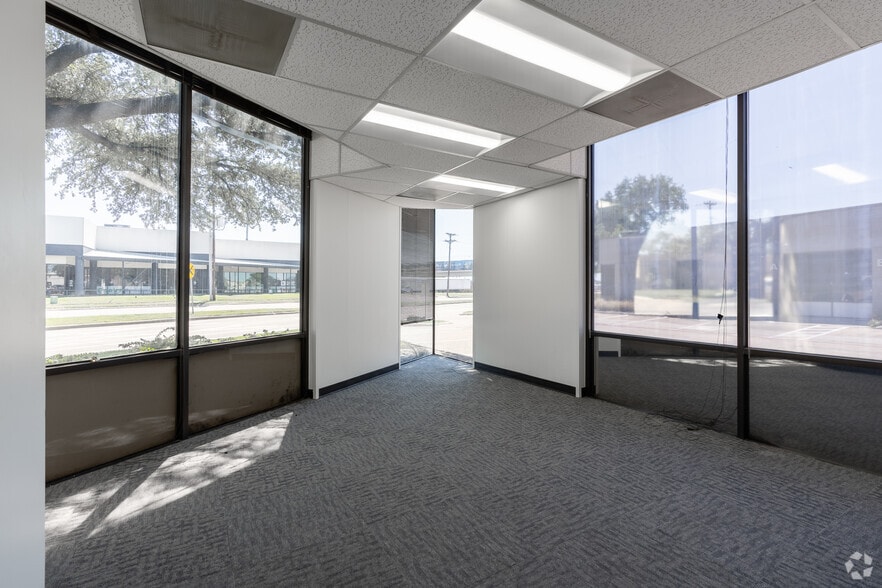 More Photos Of 1911 Old Denton Rd, Carrollton Unknown For Lease