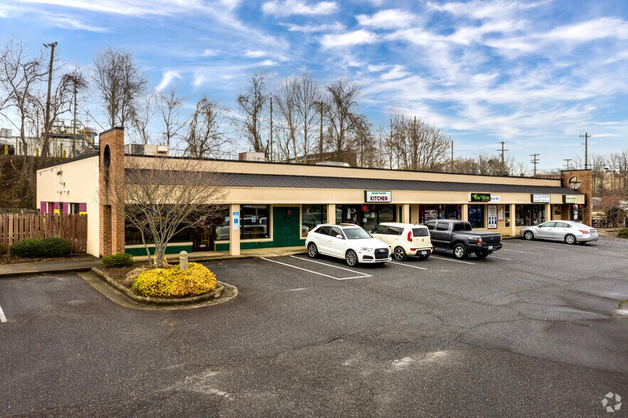 More Photos Of 402-422 W Fleming Dr, Morganton Unknown For Lease